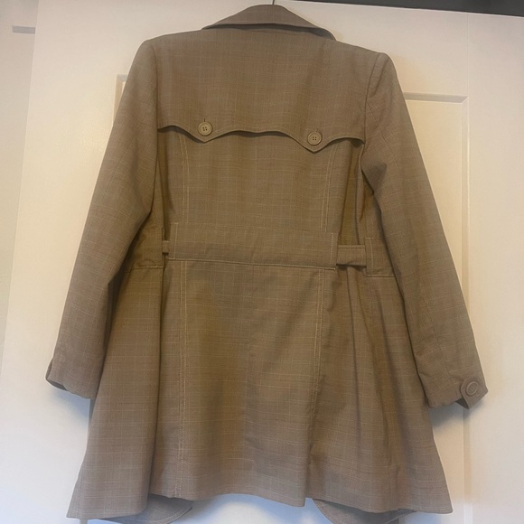 Vintage Beige Trench Coat - Picture 5 of 6